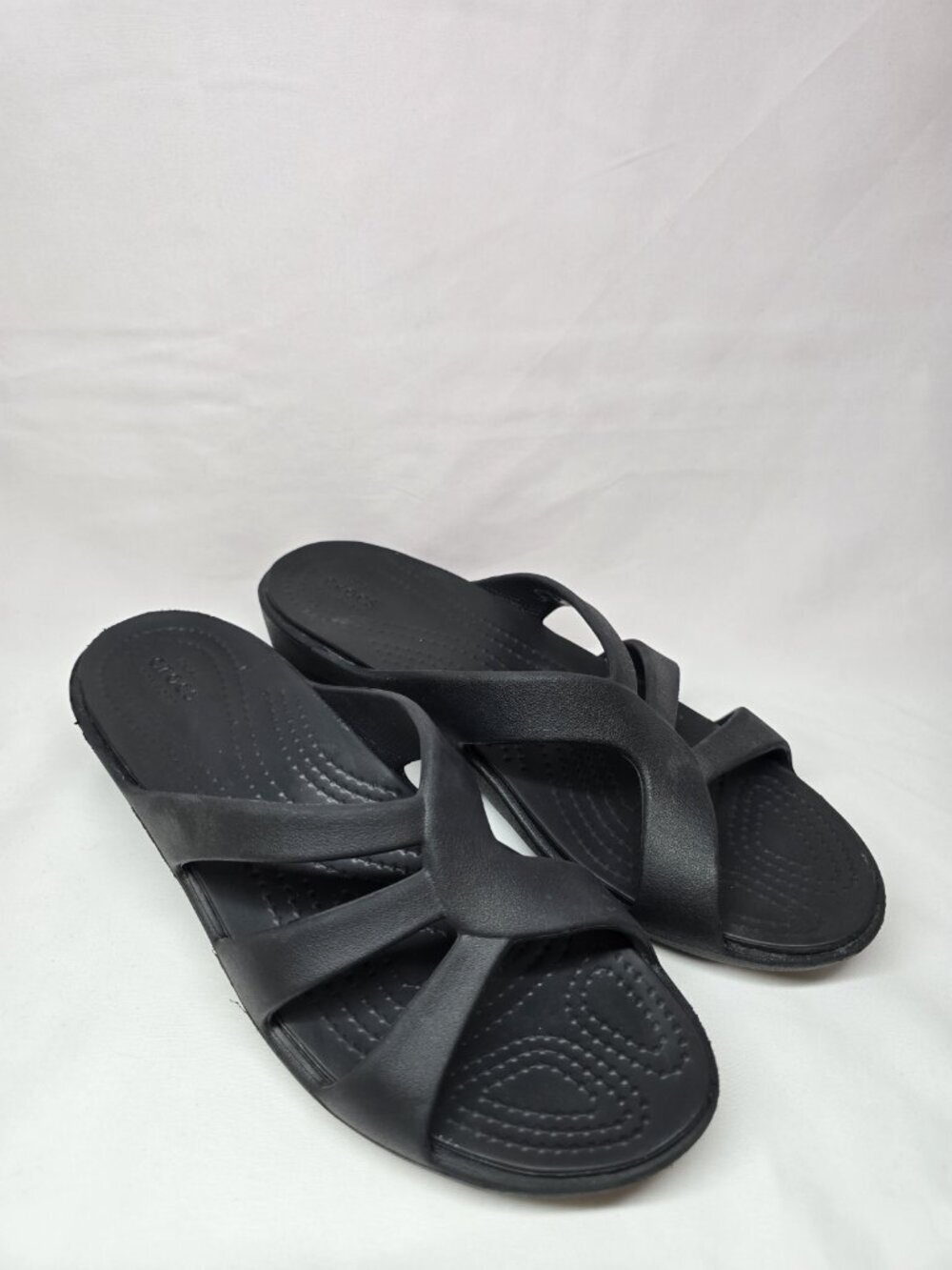 Crocs Women's Sanrah Mini Wedge Strappy Sandals Black Size 9 Sandals Lightweight